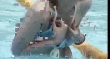 sex hồng hạnh Amanda Monroe liếm khách và được fucked phim sex mi bởi strapon.